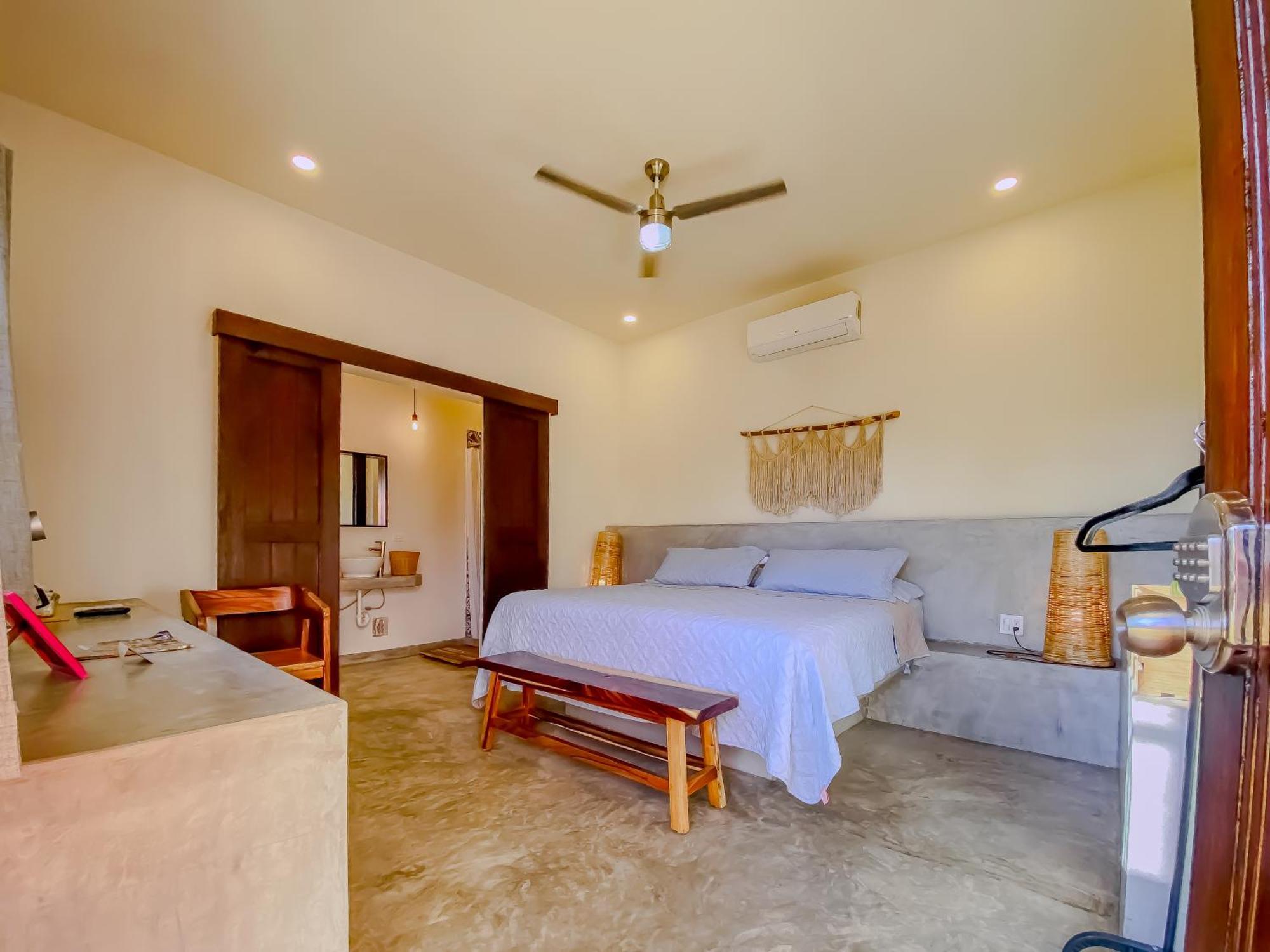 Gallo Azul Hotel, En El Corazon De Todos Santos